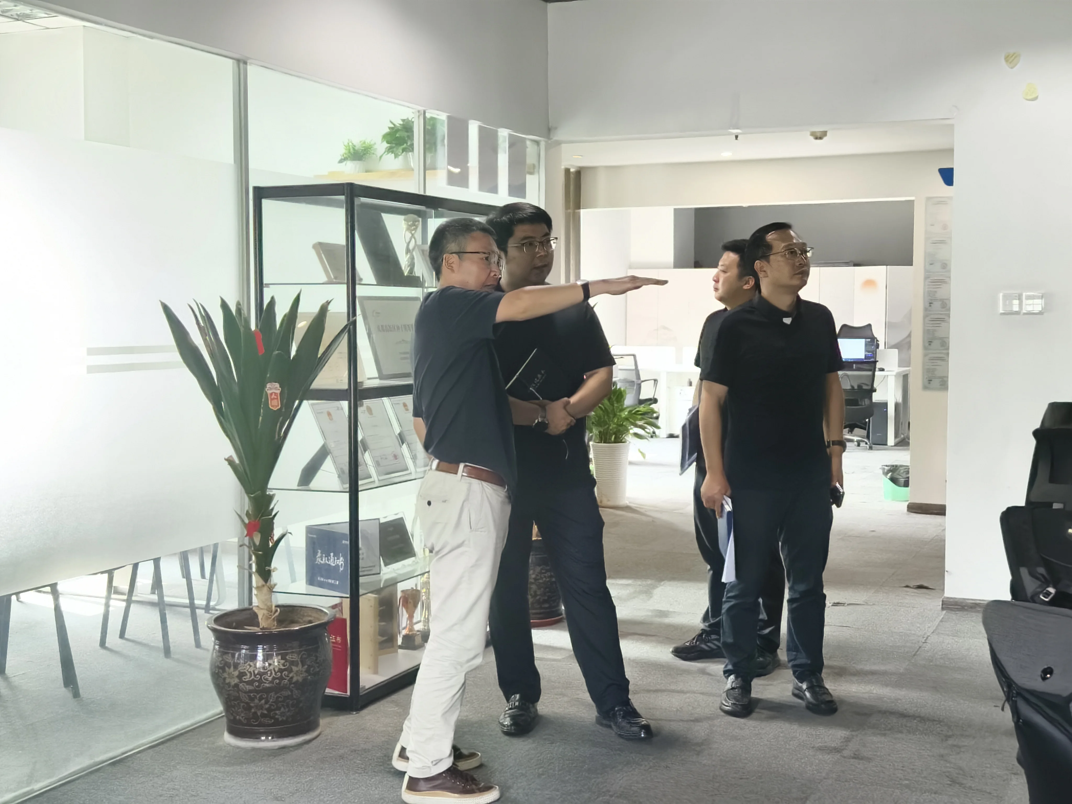 成都数据集团领导一行莅临“快启”调研指导插图